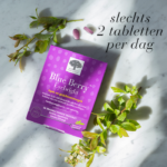 Blue Berry™ Eyebright verpakking met tabletten en groene bladeren, met tekst slechts 2 tabletten per dag.