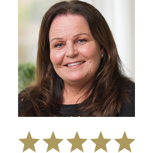 Apple Cider™ 4 Glimlachende testimonial met vijf sterren eronder.