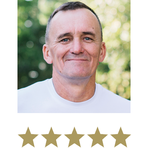Sugar Cut™ Berberine Gummies 2 Glimlachende testimonial met vijf sterren eronder.